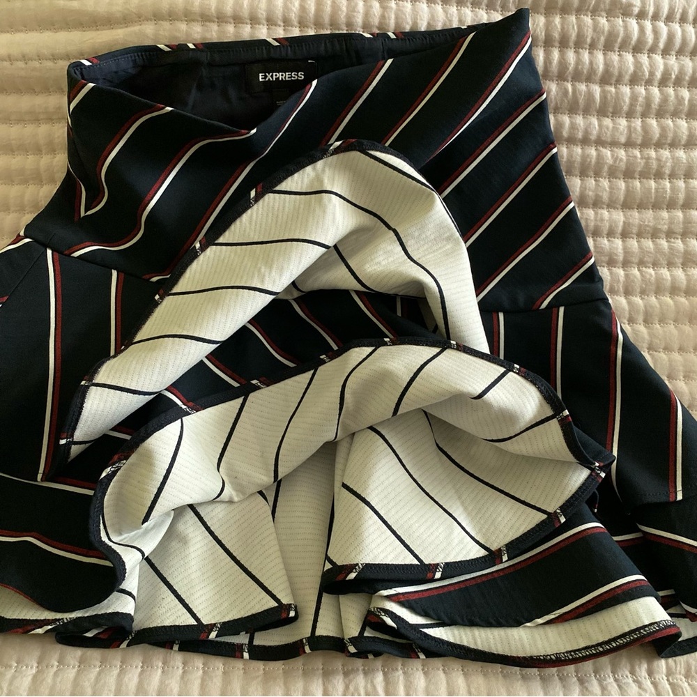 Express | short ruffled skirt - Picture 7 of 7